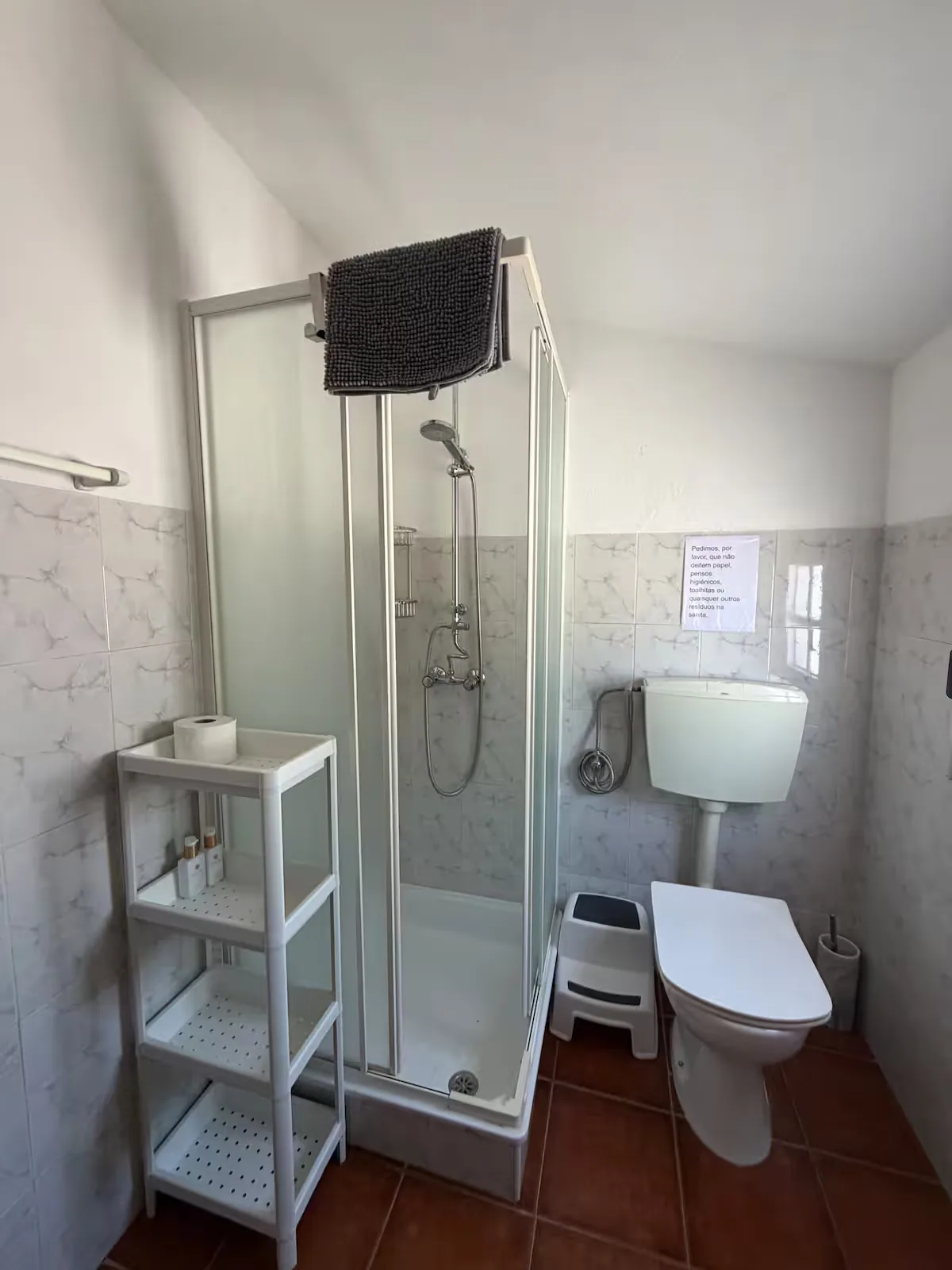 Casa de banho com cabine de duche